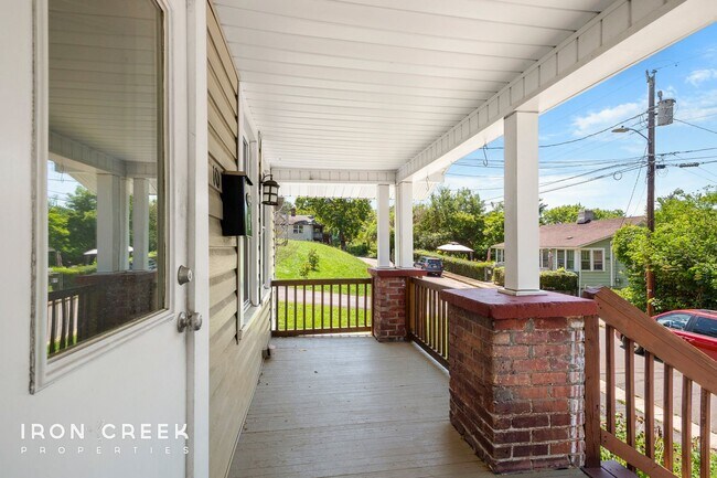 Building Photo - 10 Latta St