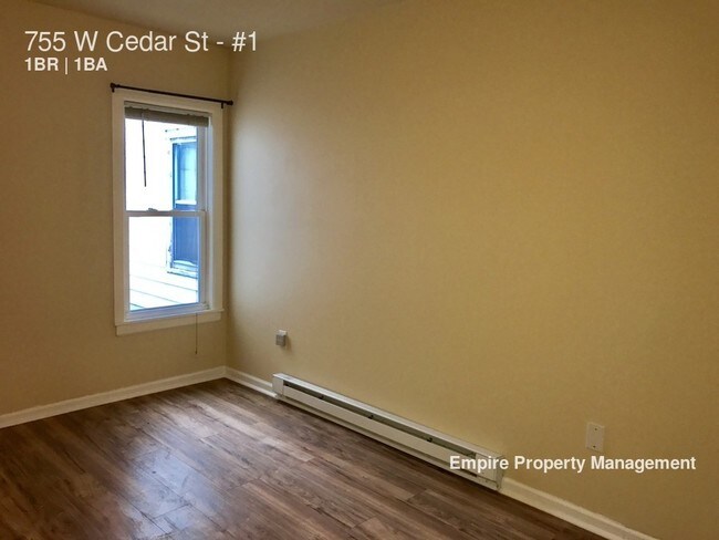 Building Photo - Spacious 1 bed room apartment