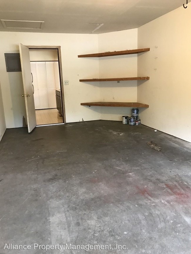 Building Photo - 2313 Willow Ln