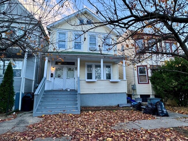 Foto del edificio - 10 Willowdale Ave