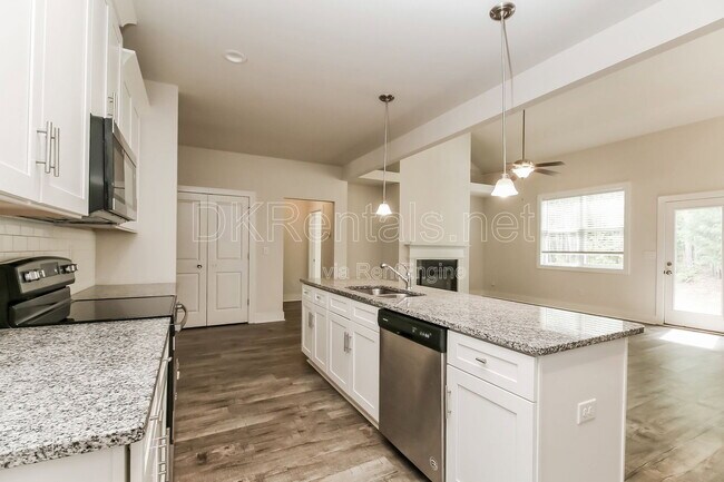 Foto del edificio - 140 Stewart Glen Dr