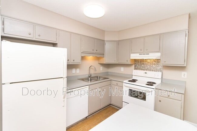 Building Photo - 4235 Greenbriar Rd