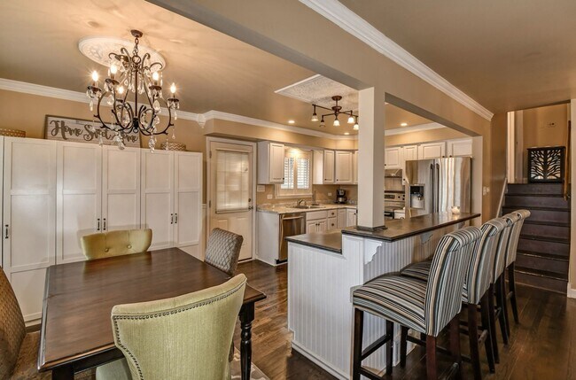 Building Photo - Perfect 3 Bedroom & 2 Bathroom Rental in H...