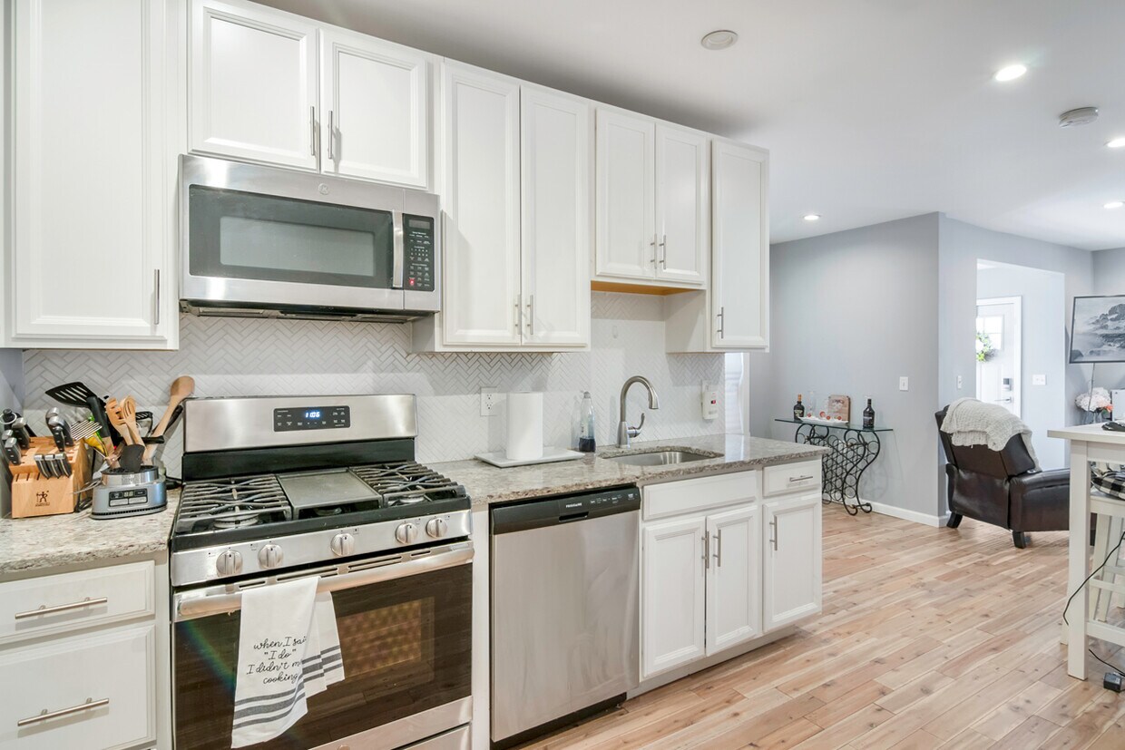 324 Monroe Ave Unit B, Kenilworth, NJ 07033 Apartments in Kenilworth