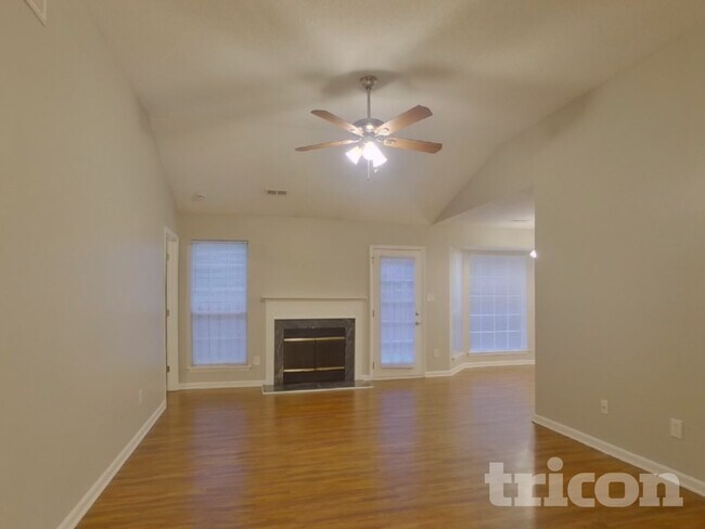 Foto del edificio - 8523 Lockerbie Ln