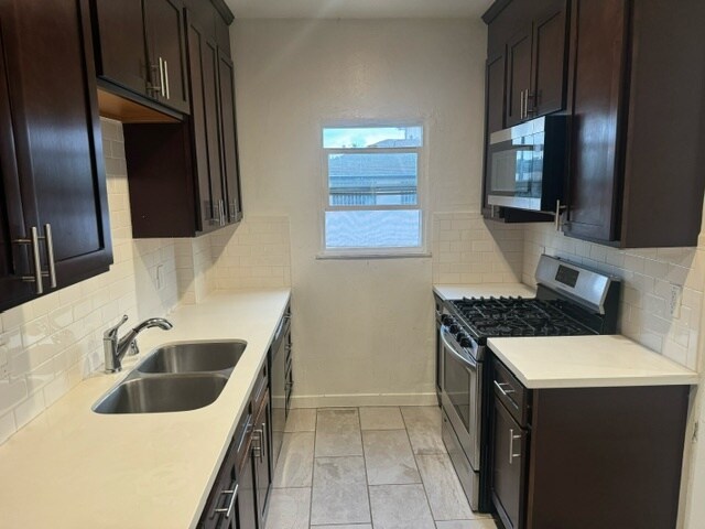 Foto del edificio - 2911 S Palm Grove Ave