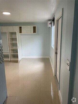 Building Photo - 5321 SW 89th Ct