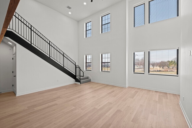 Building Photo - 3009 N Oak Trafficway