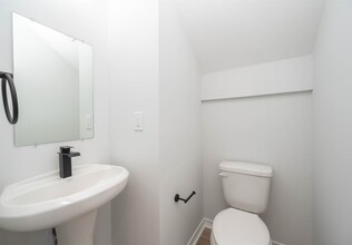 Building Photo - 783 Fortune St