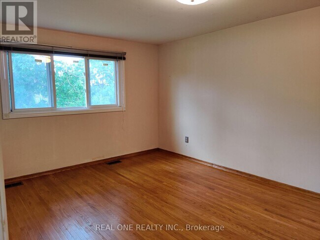 Building Photo - 93 Southdale Dr
