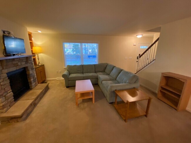 Foto del edificio - 2094 Fieldcrest Dr