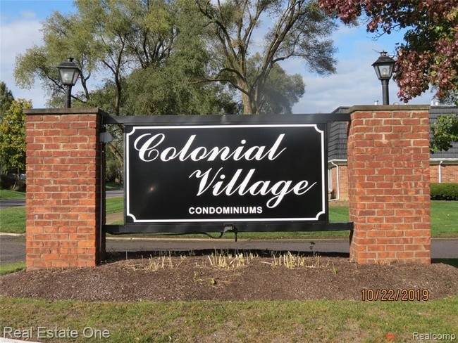 Building Photo - 1814 Colonial Village Way