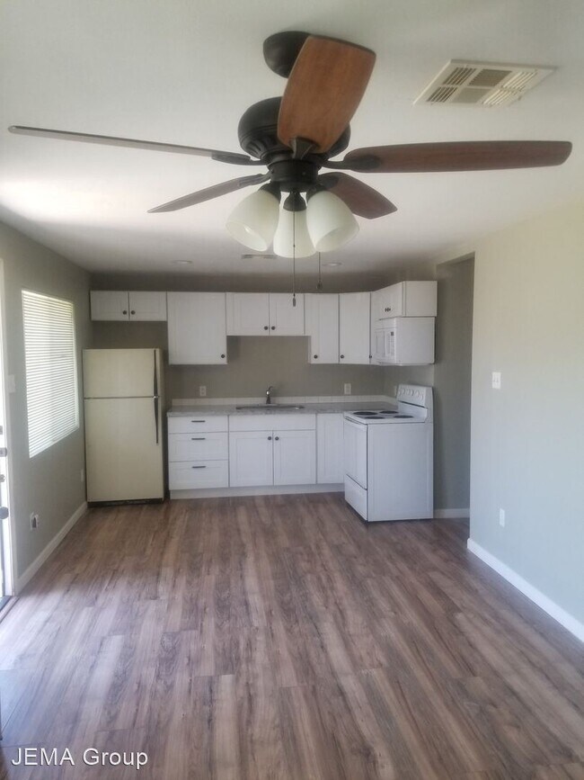 Building Photo - 1734-1738 W Glenrosa Ave