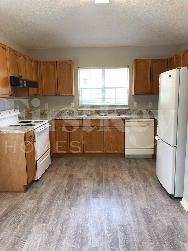 Foto del edificio - 2137 Featherwood Dr W