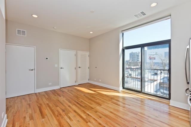 Building Photo - 0 bedroom in Chicago IL 60657