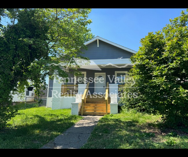 Building Photo - NEWLY RENOVATED with HISTORIC CHARM 2 bed/...