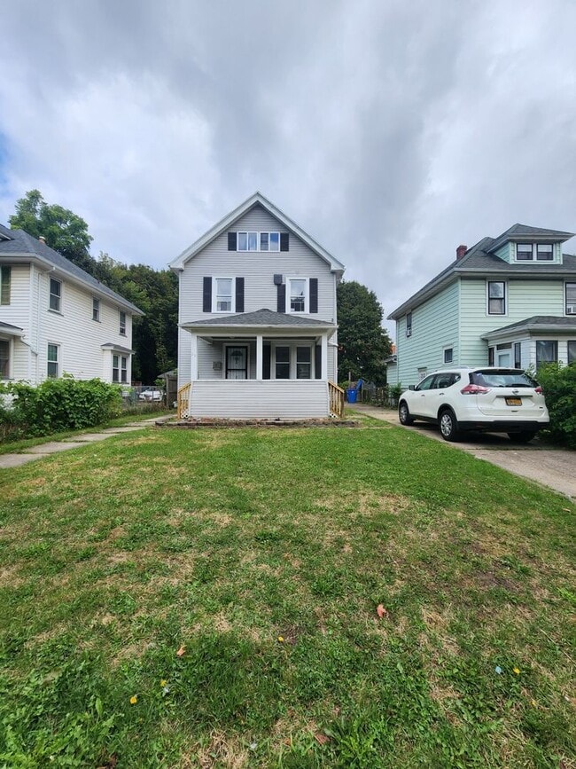 Building Photo - 26 Bardin St