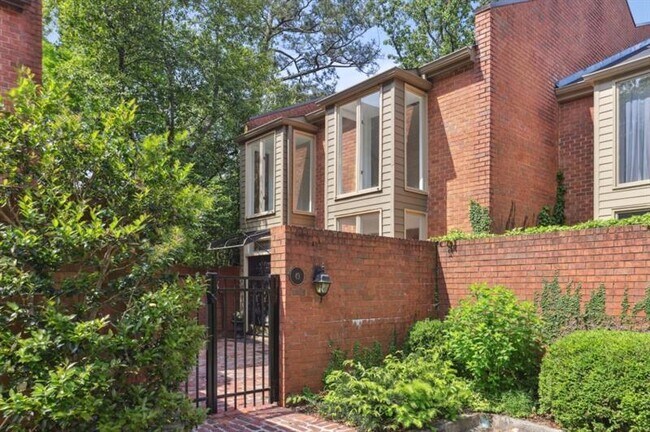 Foto del edificio - 49 Willow Glen NE