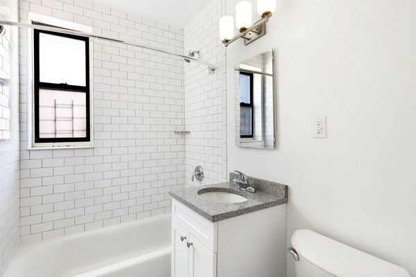 Foto del edificio - 123-60 83rd Ave