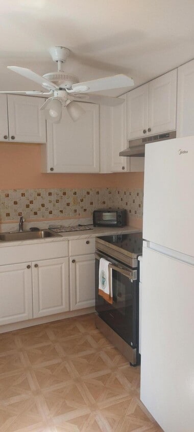 Primary Photo - 176 Piedmont D