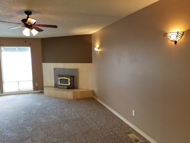 Building Photo - 1005 Brinkby Ave