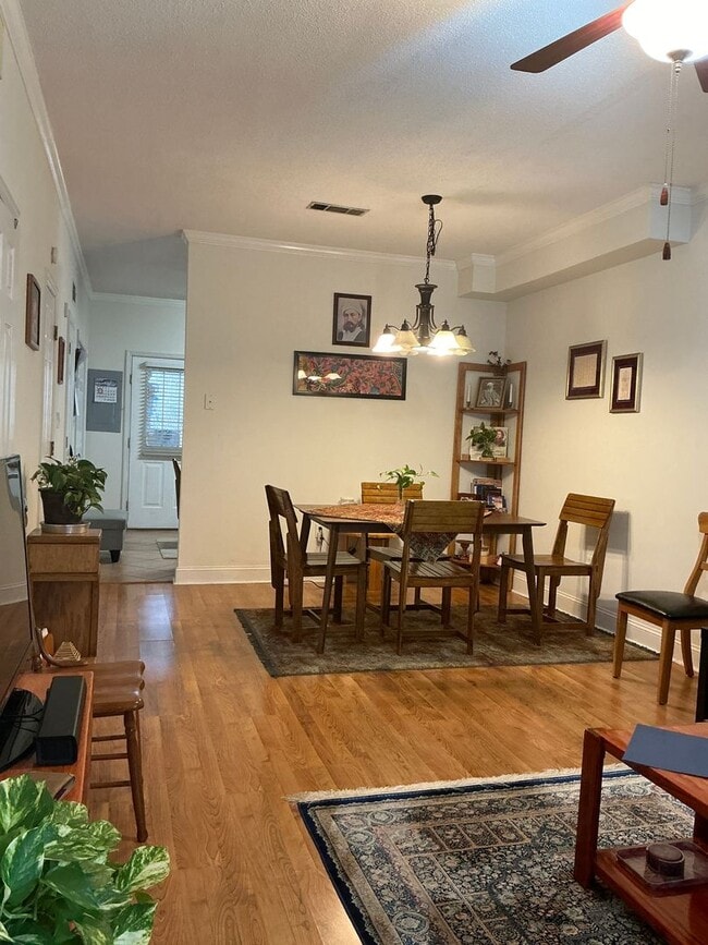 Building Photo - 1 Bedroom/2 .5 Bath Condo located in River...
