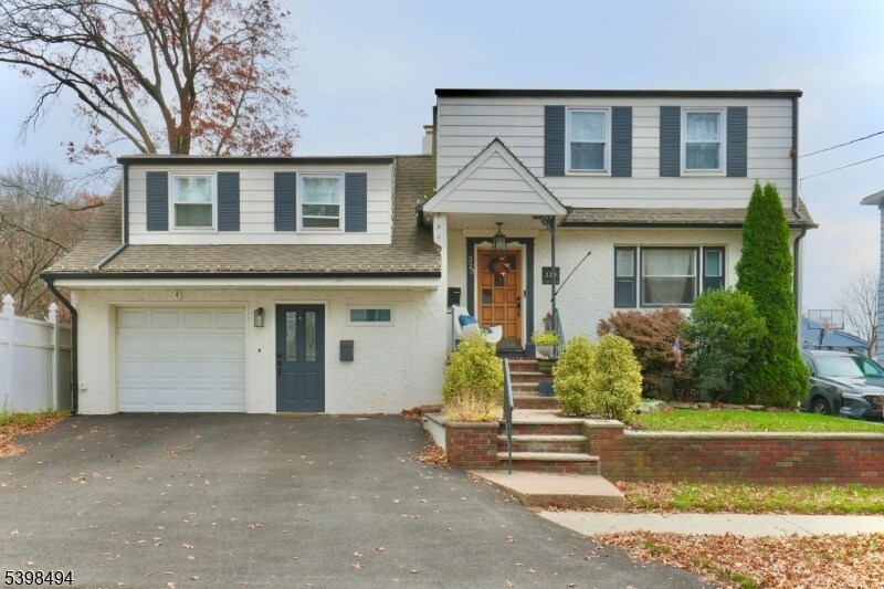 Primary Photo - 220 E Munsell Ave