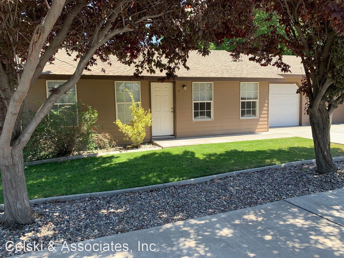 Primary Photo - 1201 W Grand Ronde Ave