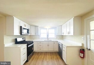 Building Photo - 617 3rd St