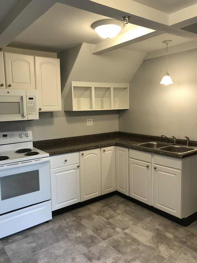 Kitchen - 67 Main St