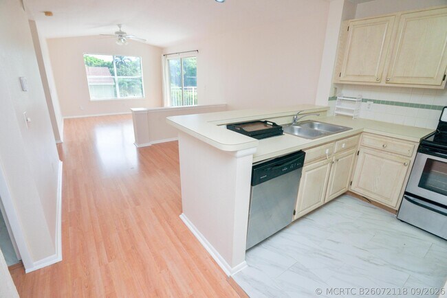 Foto del edificio - 1845 Palm Cove Blvd