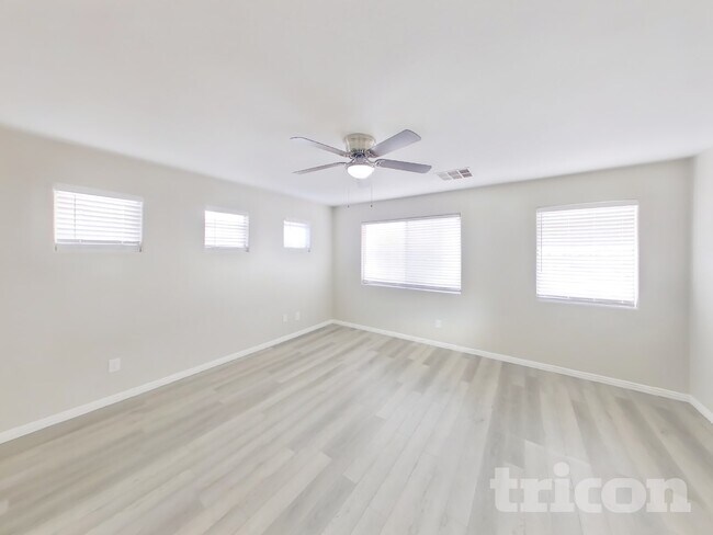 Foto del edificio - 7024 N 77th Dr