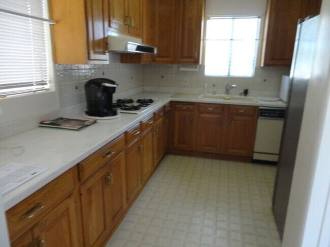 Foto del edificio - Beautiful 3 + 2 Pool Home Lake Balboa