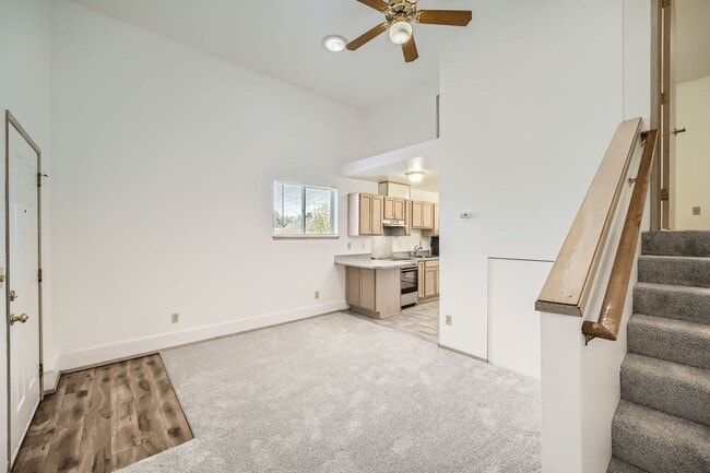 Building Photo - Shorewood Place 1031