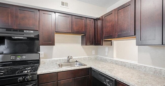 Building Photo - Hilton Village Townhomes