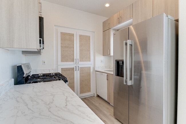 Foto del edificio - $500 OFF FIRST MONTHS RENT MOVE IN SPECIAL!!