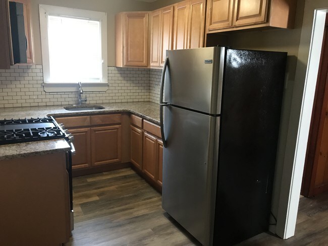 Stainless new appliances - 1297 Clements Bridge Rd