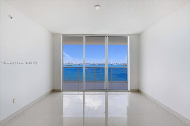 Foto del edificio - 600 NE 27th St