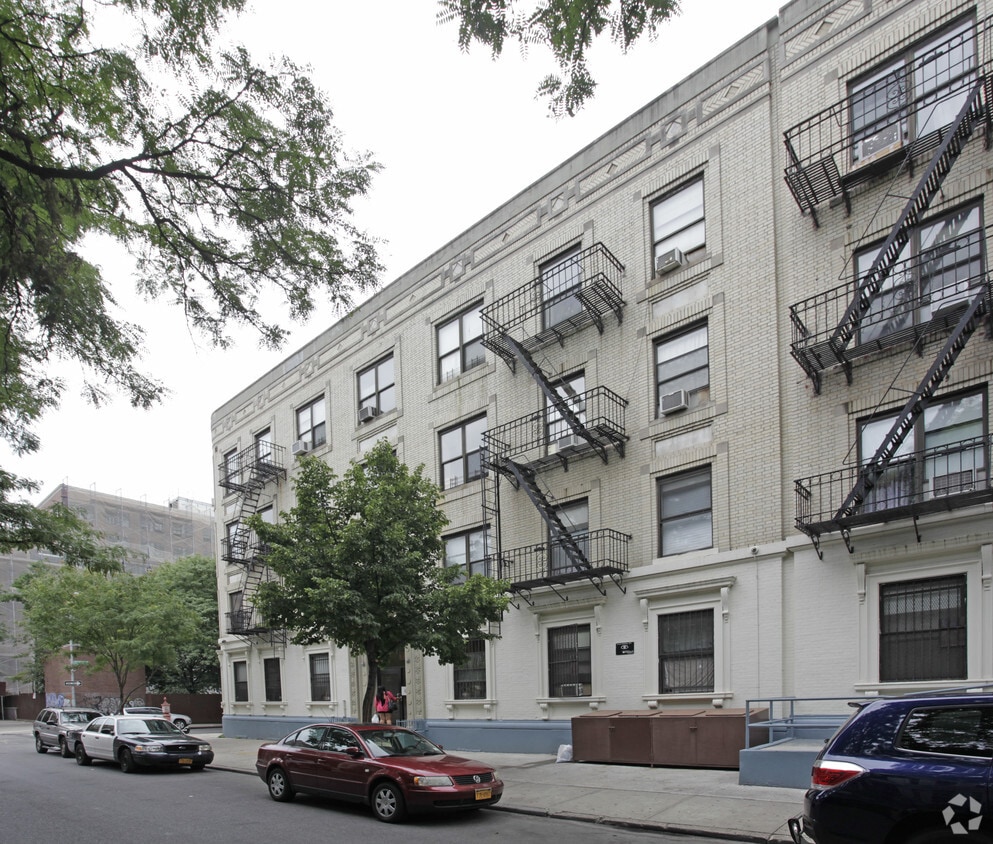 Building Photo - 79 Woodruff Ave