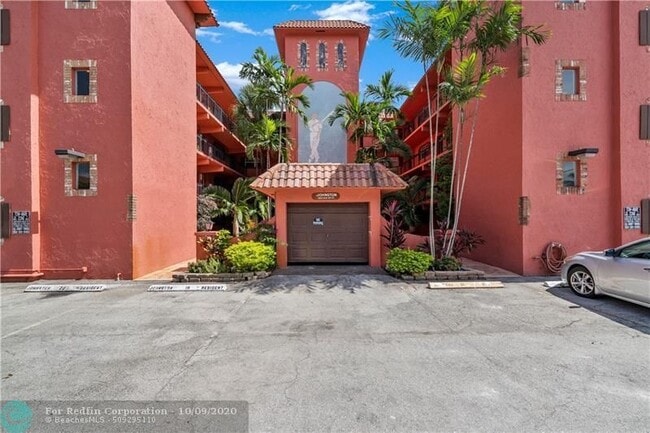 Building Photo - 660 Tennis Club Dr