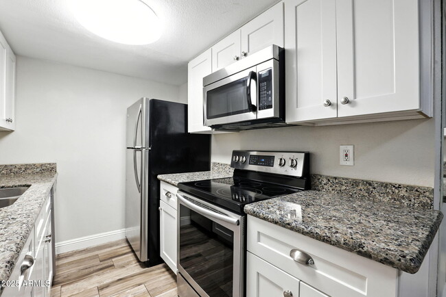 Building Photo - 1115 N 84th Pl