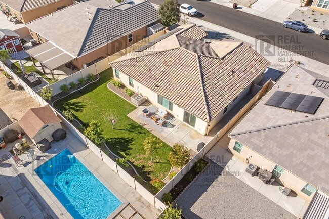 Foto del edificio - Spacious 4-Bed, 2-Bath Open-Concept Home i...