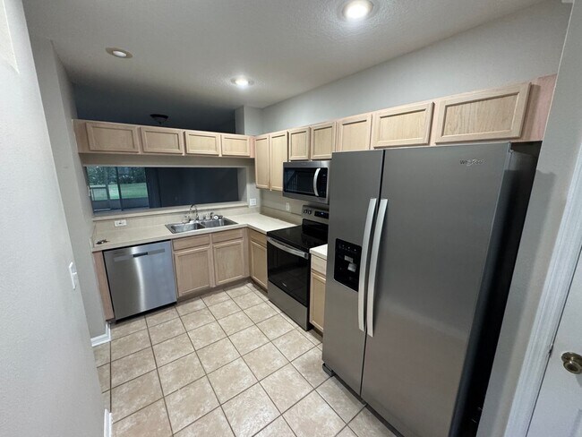Building Photo - BEAUTIFUL 2BR/1.5BA TOWNHOUSE IN HAMPTON PARK