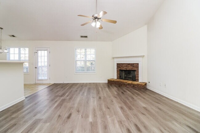 Foto del edificio - 215 Overlook Dr