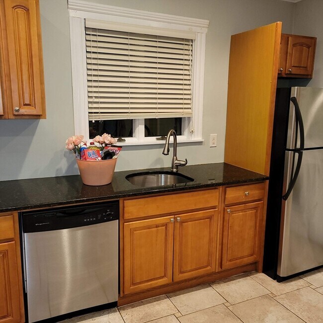 Building Photo - 38 Rosemont St