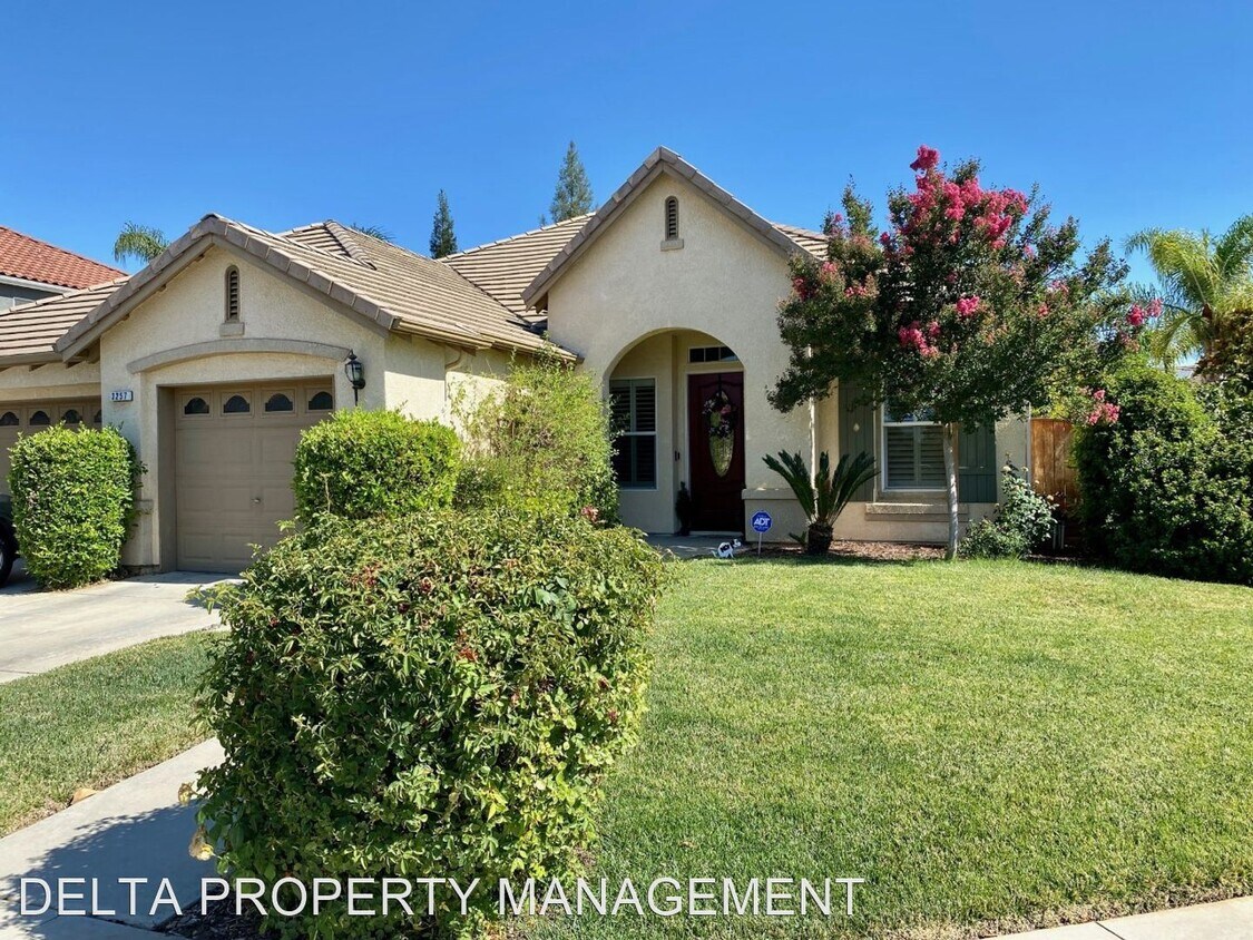 4 br, 3 bath House 3257 Lester Ave House Rental in Clovis, CA