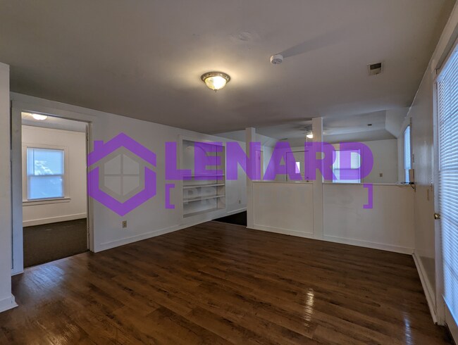 Building Photo - 332 E Summit St