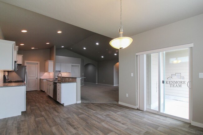 Foto del edificio - 2950 Woodland Pl
