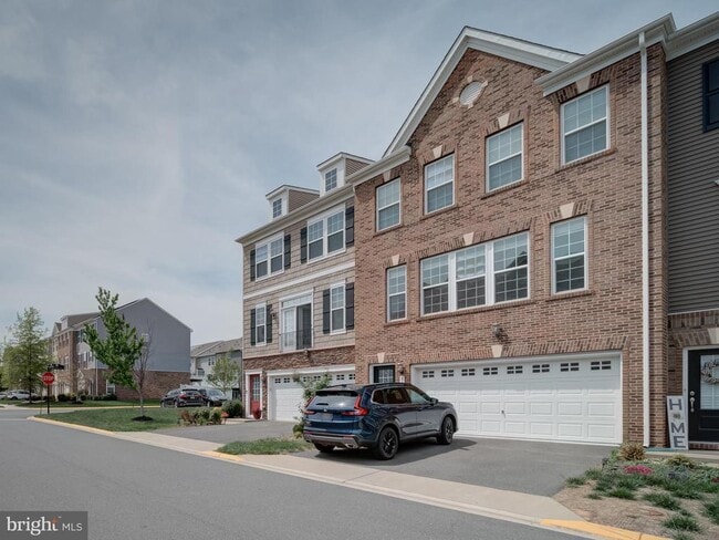 Building Photo - 8832 Englewood Farms Dr