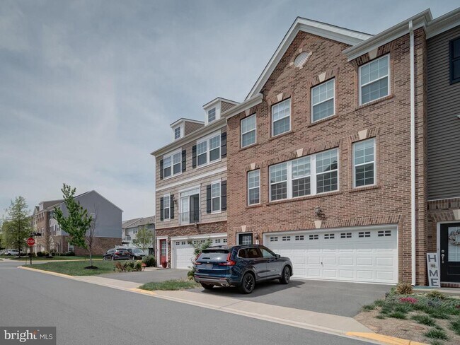 Foto del edificio - 8832 Englewood Farms Dr